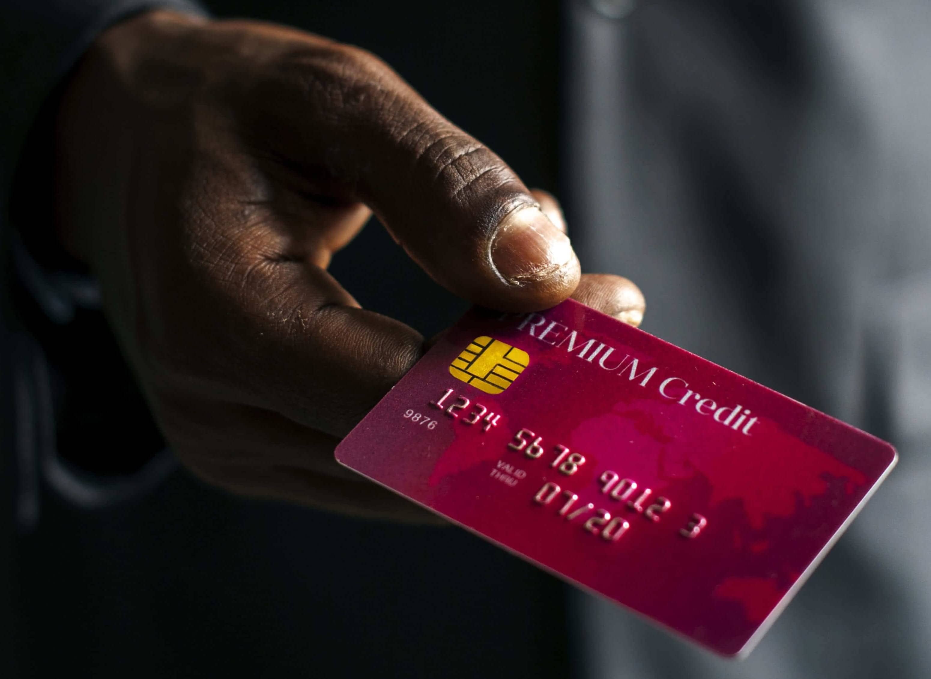 Solutions d'identification ICAVI SECURE : Cartes PVC, contrôle d'accès, gestion des temps.